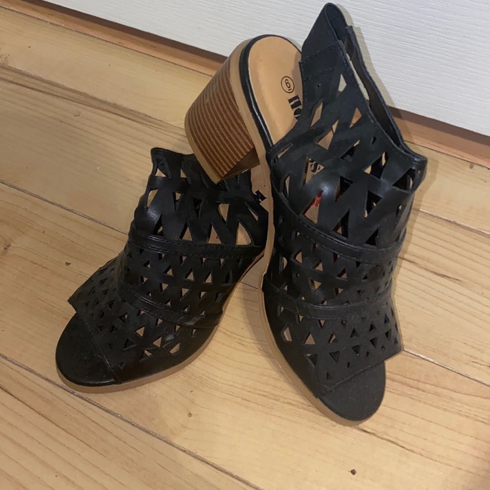 Hot Kiss Black Sandals, Size 6